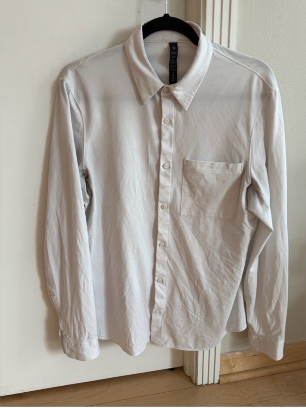 Lululemon Button-Up Shirt - Classic White
Long Sleeve (Size M)